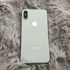 【値下げ中】Apple iPhone Xs シルバー 本体