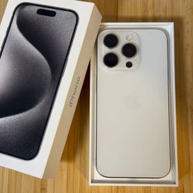 【美品】iPhone 15 Pro ホワイトチタニウム 256g ケーブル付き