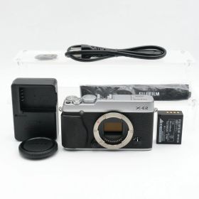 【良品】FUJIFILM X-E2 シルバー バッテリー/充電器/ストラップ付き
