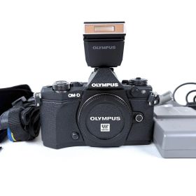 OLYMPUS OM-D E-M5 Mark II ミラーレス一眼カメラ