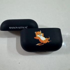 AirPods Pro 第2世代 Maison KITSUNEケース付き