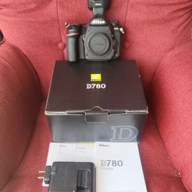ニコン D780 ボディ デジタル一眼レフカメラ SB300付き(^o^)