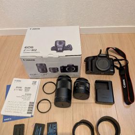 キャノン EOS kiss M2ダブルズームキット ミラーレス一眼 付属品あり
