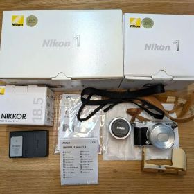 Nikon 1 J5 ダブルレンズキット(箱あり)