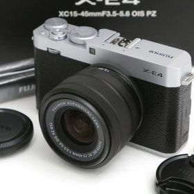 【中古】【美品】富士フイルム FUJIFILM X-E4 レンズキット [シルバー]（センサー清掃済み） CA01-B2858-2S1 Xマウント APS-C EVF 標準ズーム 手ブレ補正 レンズ付き セット 中古