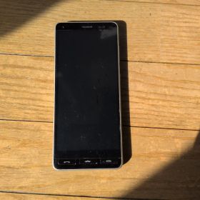 シルバー スマートフォン 本体