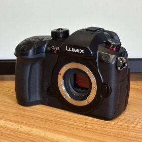 Panasonic LUMIX DC-GH5M2