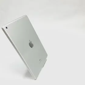 Apple iPad 第6世代 32GB シルバー Wi-Fi 動作確認済 【全額返金保証】【最速発送】