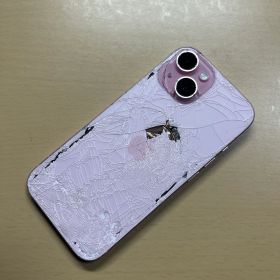 iPhone15 128GB SIMフリー 背面割れあり