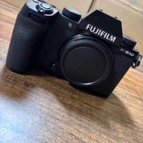 【美品】Fujifilm X-S10 ミラーレス一眼 本体 ボディ