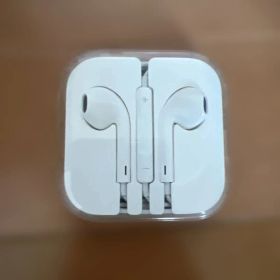 Apple EarPods ホワイト ケース付き