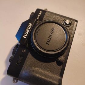 Fujifilm X-T20 ミラーレス一眼 ブラック ボディ、バッテリー付き
