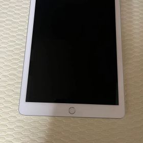 Apple iPad6 第6世代 シルバー 32GB 【電池ほぼ新品】カバー付き