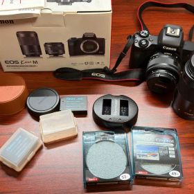 Canon EOS Kiss M ダブルズームキット ミラーレス一眼