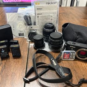 Nikon 1 J1 ミラーレスカメラ (SDカード付き）（値段交渉可能）