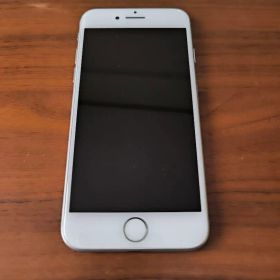 Apple iPhone 7 シルバー 本体