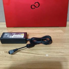 Fujitsu LifeBook UH75/B3 8世代i5