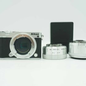 ニコン Nikon 1 J5 Mirrorless Digital Camera VR 10-30mm & 18.5mm [新品同様] #Z5519A