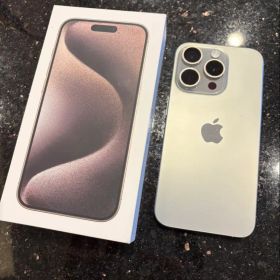 【美品】iPhone15Pro 256GB バッテリー97％ Apple国内版