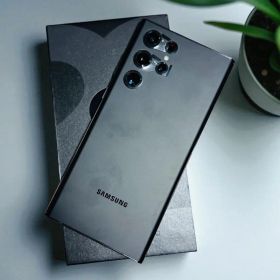 Samsung Galaxy S22 Ultra グレー 本体