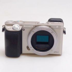 【中古】 (ソニー) SONY α6000 [ILCE-6000] シルバーボディ【中古カメラ デジタル一眼】 ランク：B+