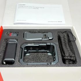 元箱付き Insta360 Xplorer Grip Kit