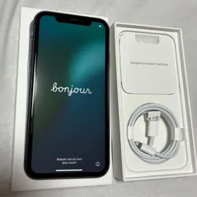 Apple iPhone 11 本体 充電ケーブル付き