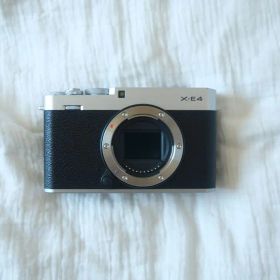 Fujifilm X-E4 ミラーレス一眼カメラ