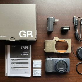 GR3x urban edition【レザーケース・ストロボ・レンズキャップ付】