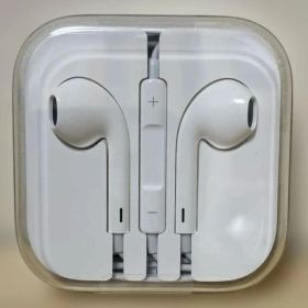 Apple有線イヤホンEarPods ホワイト【ケース付き】