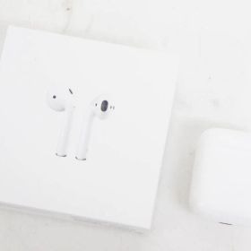 【中古】Appleアップル ワイヤレスイヤホン AirPodsエアポッズ 第2世代 MV7N2J/A