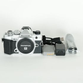 [良品 | シャッター数7,855回] OM SYSTEM OM-5 [ボディ シルバー] | ミラーレス一眼カメラ