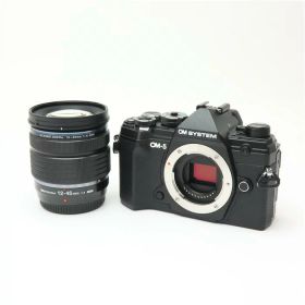 【中古】 《美品》 OM SYSTEM OM-5 12-45mm F4.0 PRO レンズキット ブラック 【日付設定関連部基盤部品交換/各部点検済】 [ デジタルカメラ ]