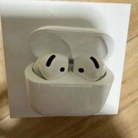 AirPods 4 ノイズキャンセルなし。