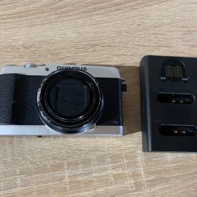 6407 OLYMPUS STYLUS SH-1 ブラック/シルバー デジカメ