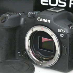 【中古】【美品】キヤノン EOS R7 ボディ（センサー清掃済） CA01-R3062-3Y3 Canon RFマウント APS-C 5軸手ブレ補正 EVF 中古