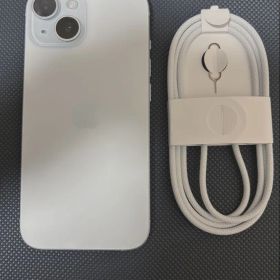 【美品】Apple iPhone 15 ホワイト 本体