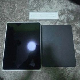 iPad Pro 12.9インチ（第6世代）＋おまけ付き