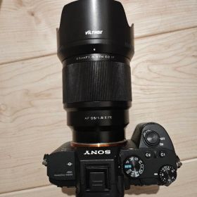 SONYα7Ⅲと VALTROX 85mm F1.8 Eマウントレンズセット