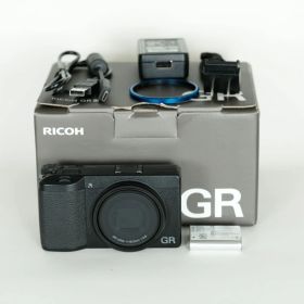 [並品｜シャッター数8,056回] RICOH GR III / コンパクトデジタルカメラ