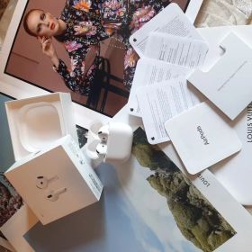 ％ Apple AirPods 4 エアポッズ 第4世代 アップル