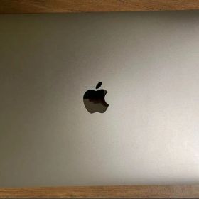 MacBook Pro 2017 13型のメイン画像