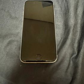 Apple iPhoneSEホワイト本体