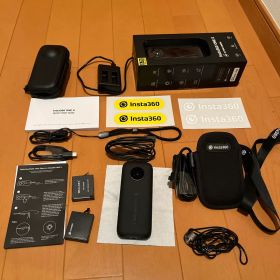 Insta360 ONE X 本体と付属品