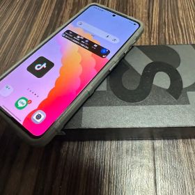 Samsung Galaxy S21ファントムグレー本体と噂のケース