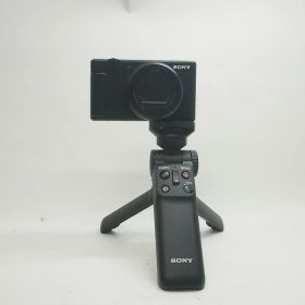 【中古】 (ソニー) SONY VLOGCAM ZV-1II シューティンググリゥプキット ブラック 【中古カメラ コンパクトデジカメ】 ランク：B