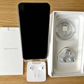 ◆◇【格安SIMに最適！物理SIM2枚入る！】iPhone Xs MAX 256GB スペースグレー SIMフリー 【美品・おまけ付】 ◇◆