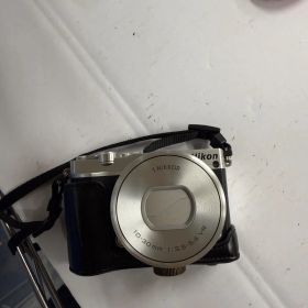 美品 ニコン Nikon 1 j5 1nikkor 10-30mm 1:3.5-5.6 vr