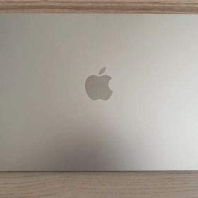 Apple MacBook Air M2本体 スターライト 16GB 256GB