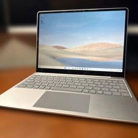 Surface Laptop Go i5 4GB 64GB ⑤